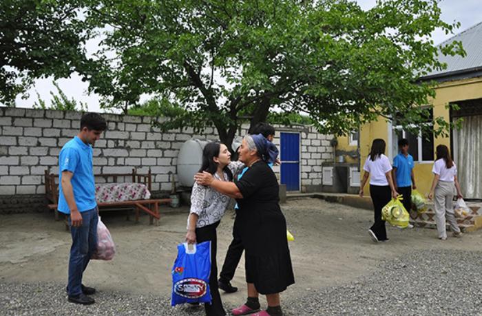 Ağstafalı gənclərdən şəhid anasının yaşadığı ünvanda nəcib aksiya - Fotolar