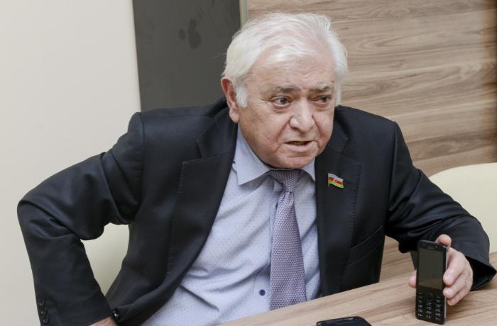 "Ən az maaşı polislər alır" - Aqil Abbas