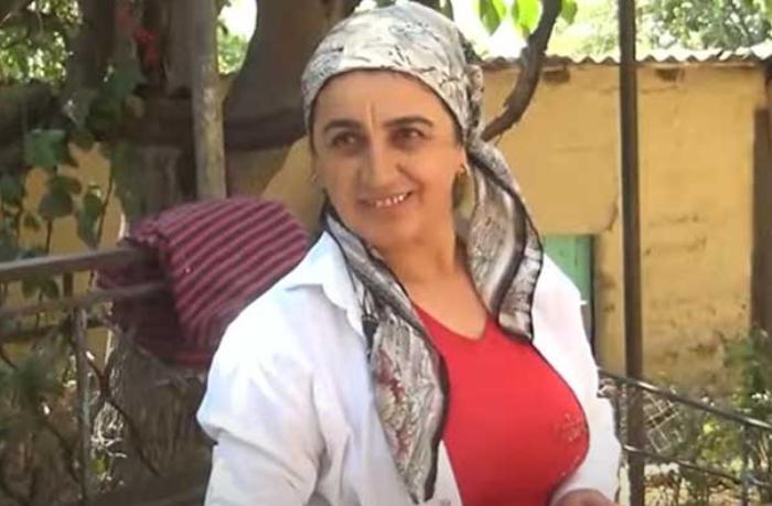 Cəlilabadlı qadın kəndə hücum edən çaqqalı əlləri ilə öldürdü - Video